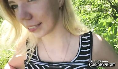 Рыжая русская девушка сделала горловой отсос хуя с окончанием в рот