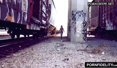 Горячая Молодка Отдалась Незнакомцу Горячая Молодка Отдалась Незнакомцу