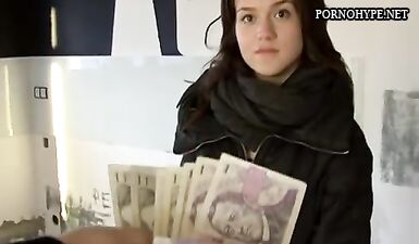 Чешская девушка страстно трахается с пикапером за деньги