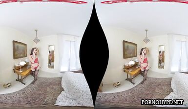 Секс в виртуальной реальности с садовником и красоткой