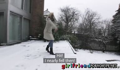 Игра в снежки секс | Порно видео на PornoTrep